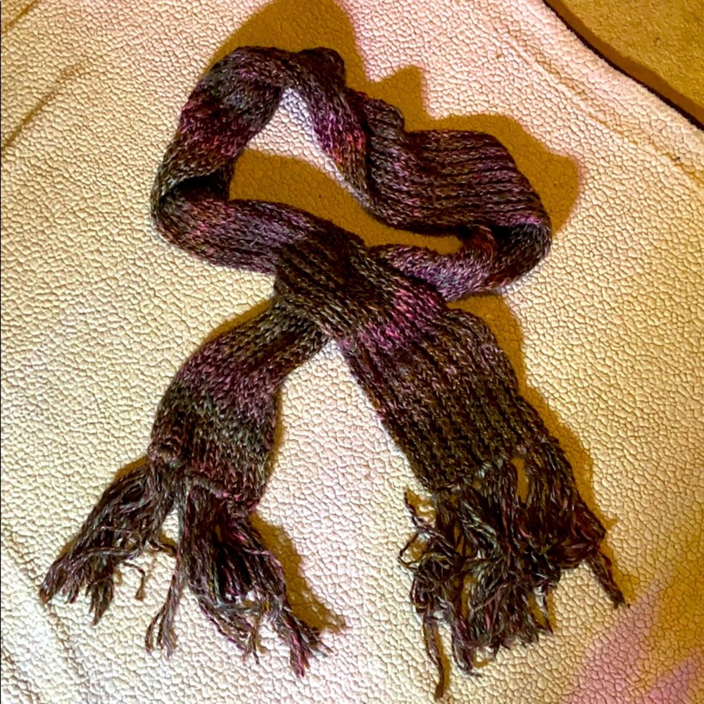 Hand-Knitted SCARF - Picture 2 of 3
